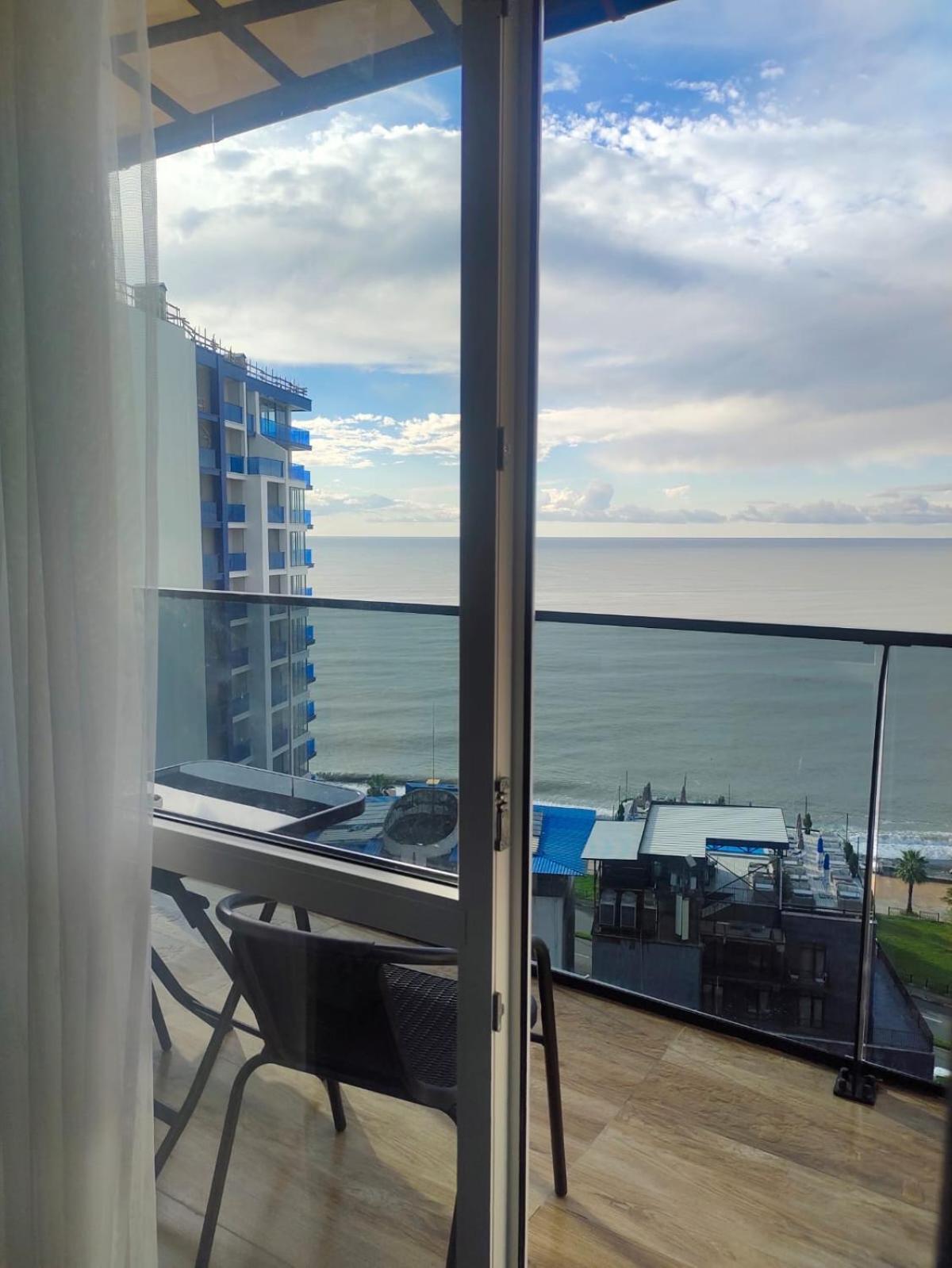 Bi Residence Sea View Luxury バトゥーミ エクステリア 写真