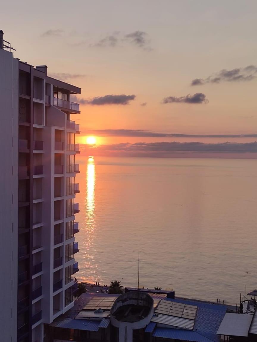 Bi Residence Sea View Luxury バトゥーミ エクステリア 写真